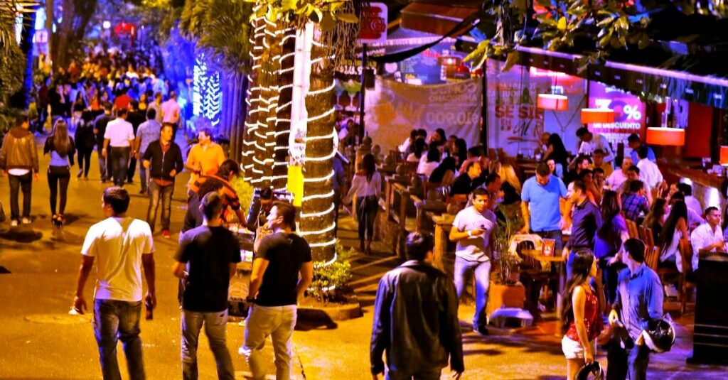 what is there to do in medellin at night?